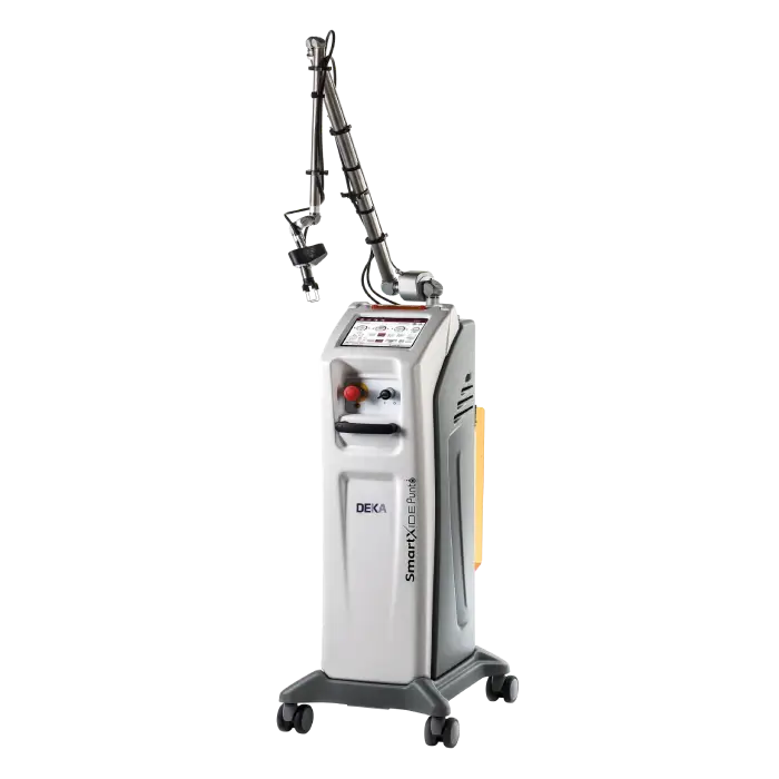 Equipamento SmartXide Punto com laser de CO₂ para tratamentos dermatológicos e estéticos